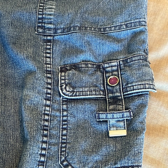 Super cute Jean capris - Picture 3 of 6